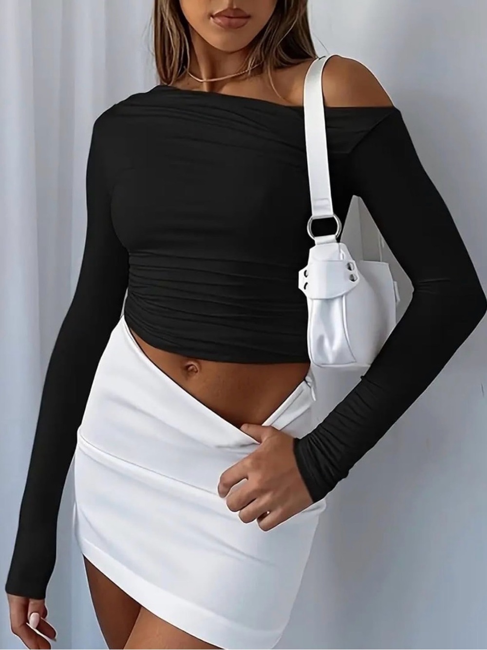Black Off-Shoulder Long Sleeve Ruched Top - Women